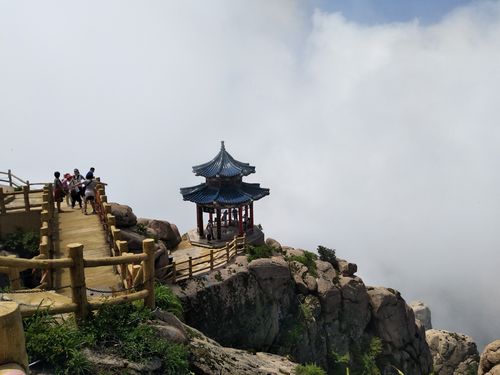 青岛小鱼山:令人陶醉的海滨风光,探寻青岛的城市之窗  在青岛,有一座