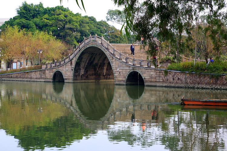 福州西湖公园城市绿肺中的古典与现代交响