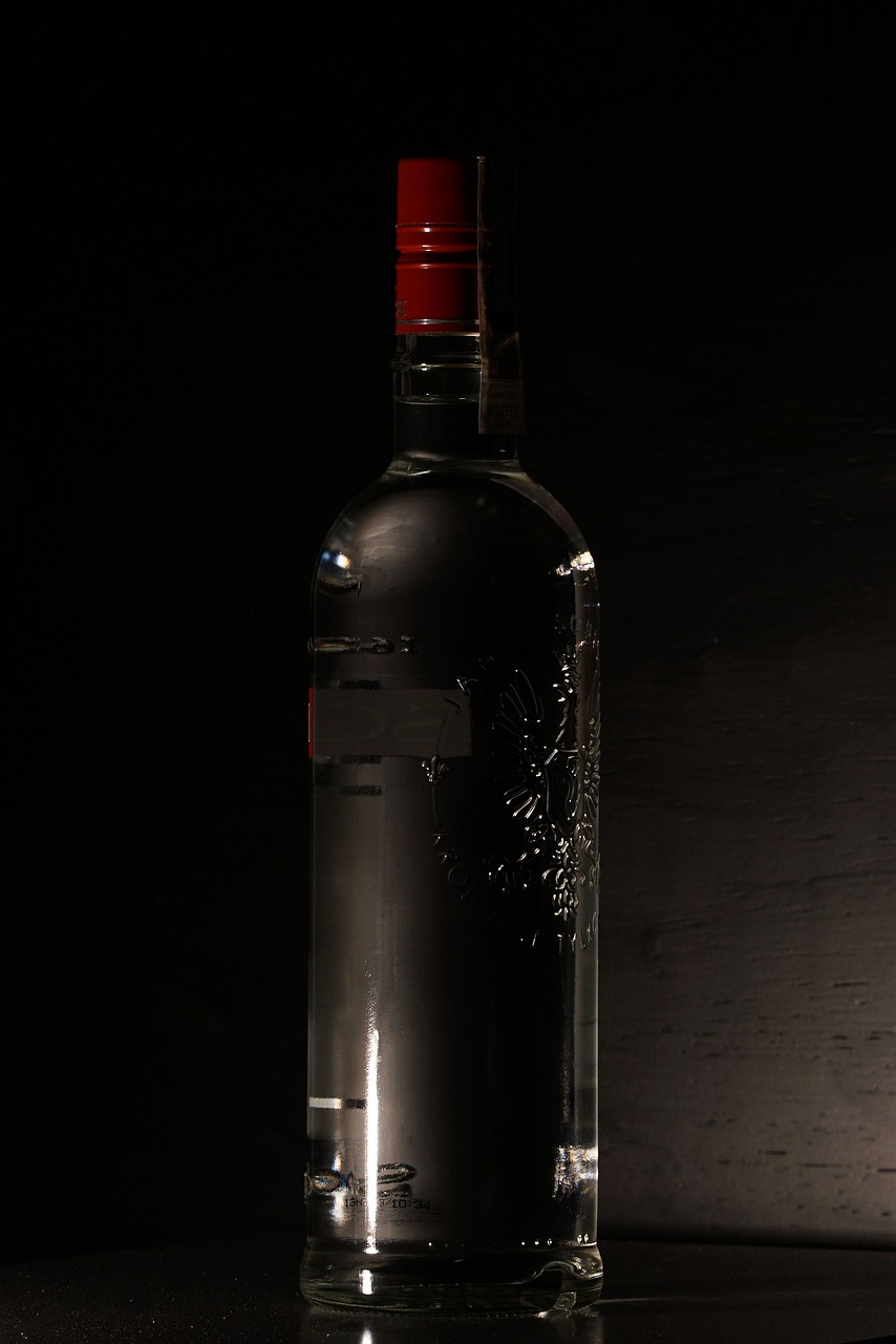 男子运送高端酒经验不足致货物掉落，一次意外带来的启示