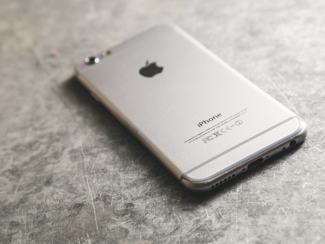 苹果客服回应iPhone 16使用钢壳电池，创新与安全的完美结合