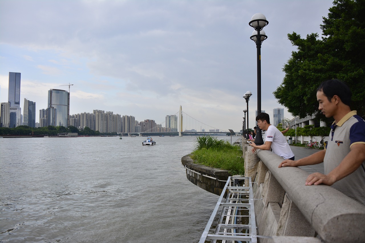 珠江夜游，璀璨的光影与流动的城市诗篇