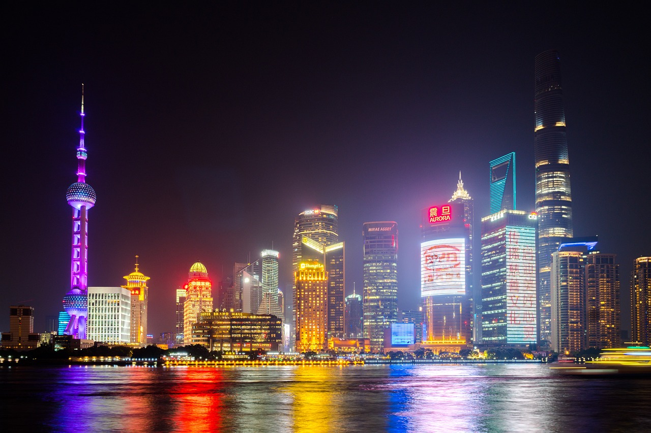 上海卢浦大桥，城市的天际线与梦想的桥梁