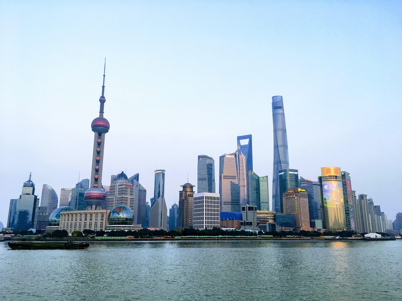 探索魔都魅力，上海必去打卡地点全攻略